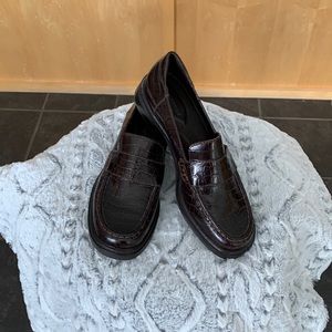 Rockport loafers 9.5 brown! Never worn outside tried on indoors.